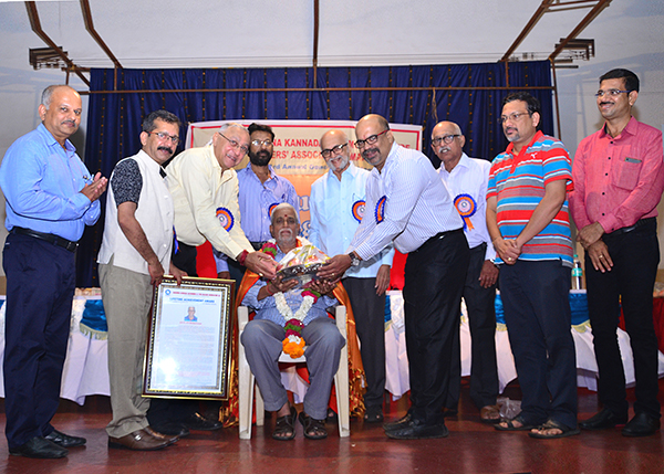 ದ.ಕ. ಆಟೋಮೊಬೈಲ್ ಆಂಡ್ ಟೈರ್ ಡೀಲರ್ಸ್ ಸಂಘದಿಂದ ಶ್ರೀ ಆರ್. ಅತ್ಮಾನಾಥನ್ ಅವರಿಗೆ ಸನ್ಮಾನ